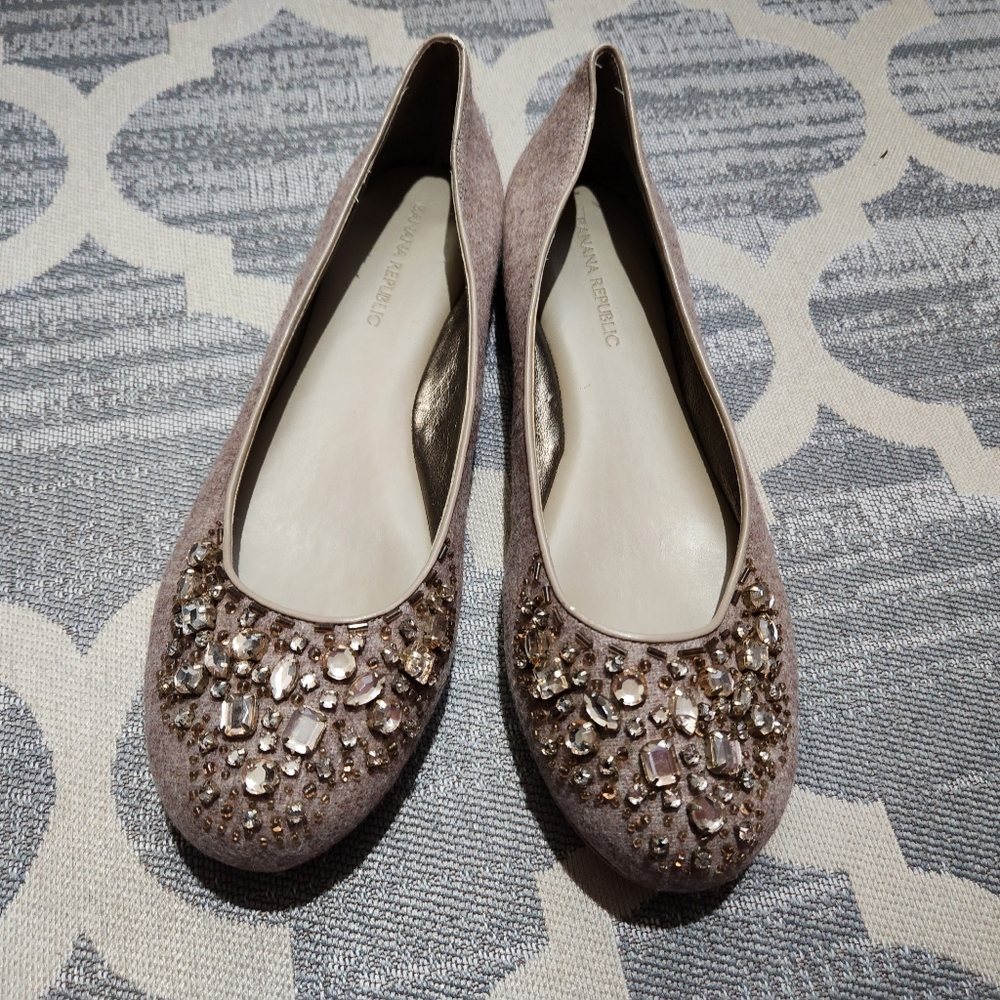 NEW Banana Republic Jewels top flats size 7